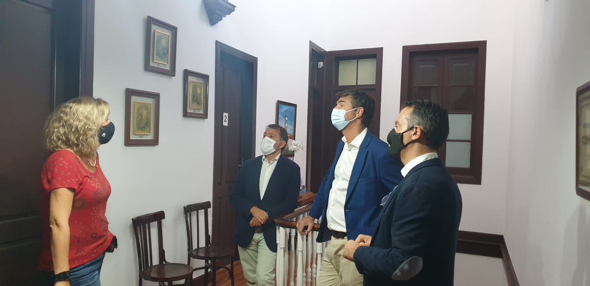 Pensioncejas's tweet photo. Visita de nuestro alcalde don José Manuel Bermudez, le acompañó el primer teniente alcalde don Guillermo Diaz, así como el concejal de urbanismo Don Carlos Tarífe.Establecimiento hotelero más antiguo de la capital. siendo yo la 3ª generación que regenta este negocio. https://t.co/2iLpZdAZjn