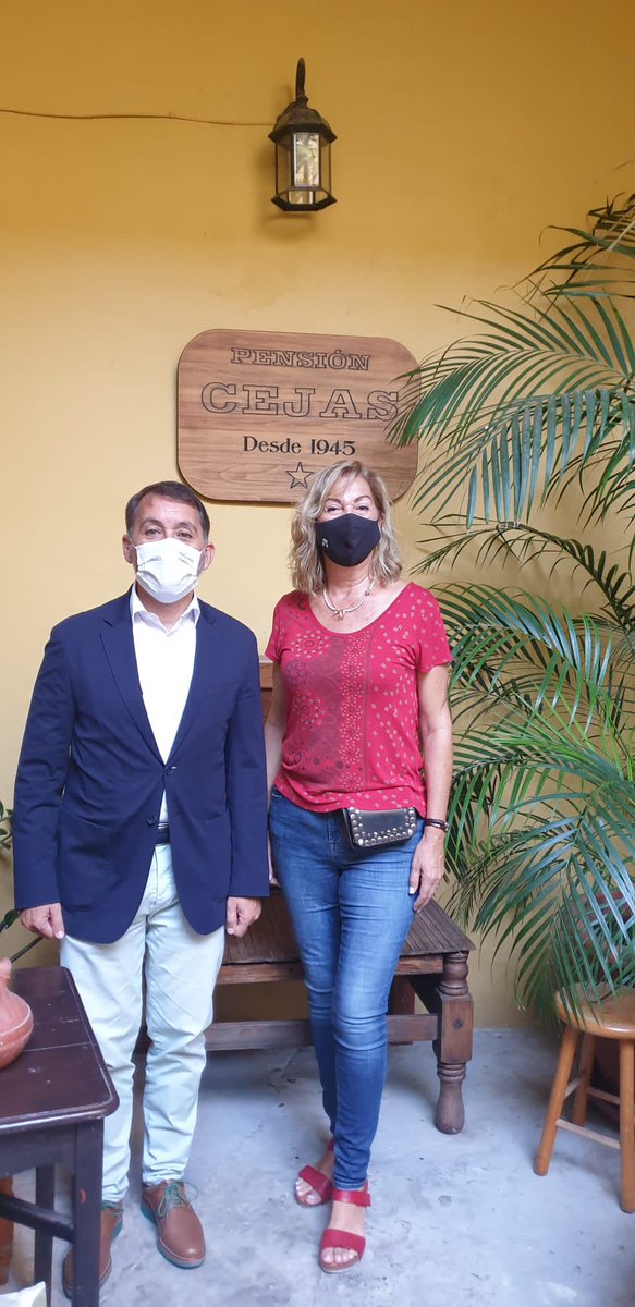 Pensioncejas's tweet photo. Visita de nuestro alcalde don José Manuel Bermudez, le acompañó el primer teniente alcalde don Guillermo Diaz, así como el concejal de urbanismo Don Carlos Tarífe.Establecimiento hotelero más antiguo de la capital. siendo yo la 3ª generación que regenta este negocio. https://t.co/2iLpZdAZjn