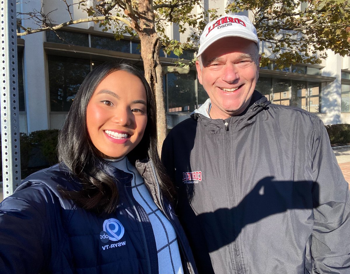 AdrienneSmithTV's tweet photo. Saw a familiar face at today’s Mountain Goat Run! ☺️🏃🏻♂️
Dan the Man came out to watch his daughter, Anna, run today’s race.
She’s just one of the more than 2,000 runners taking on the 10 mile challenge today.
@NewsChannel9 #LocalSYR
#MountainGoatRun https://t.co/ZGpaVbOSIl