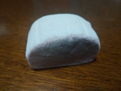 どちらかというとカビの生えたカマボコに似ていた… 