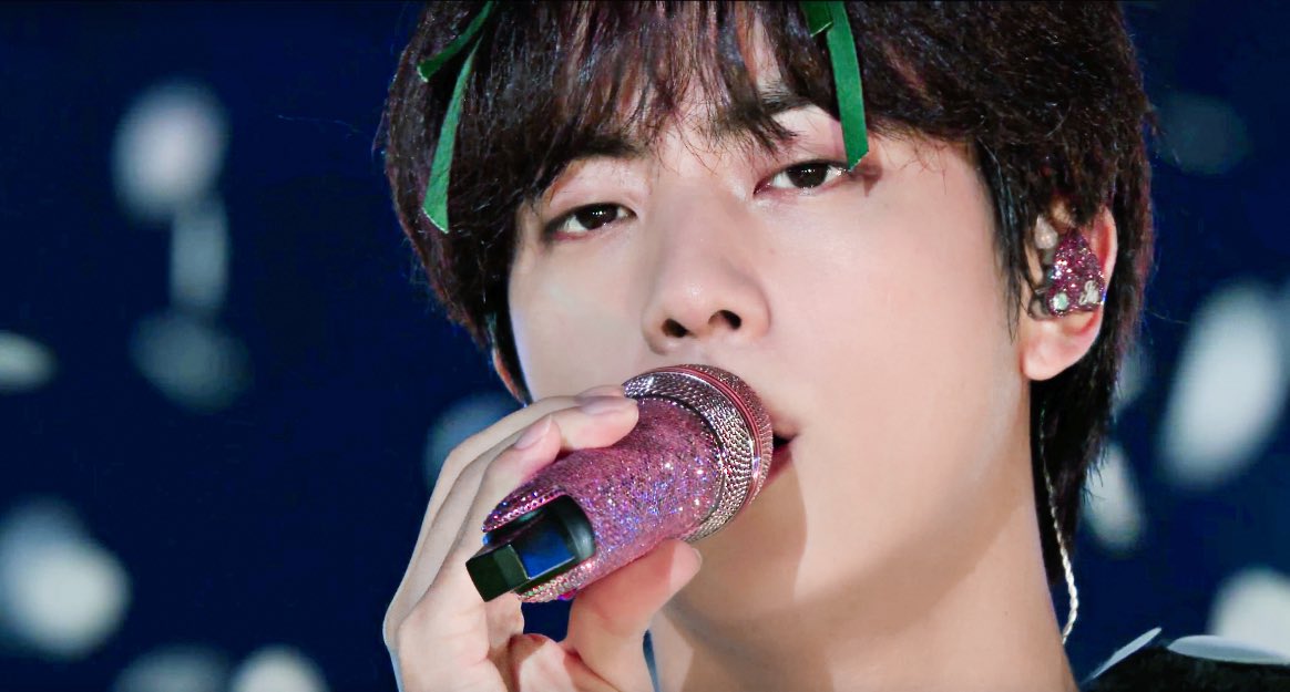 ALittleBraver92's tweet photo. a sight for sore eyes #Jin #진 #석진 #김석진 # https://t.co/3Cf8vKpI4U
