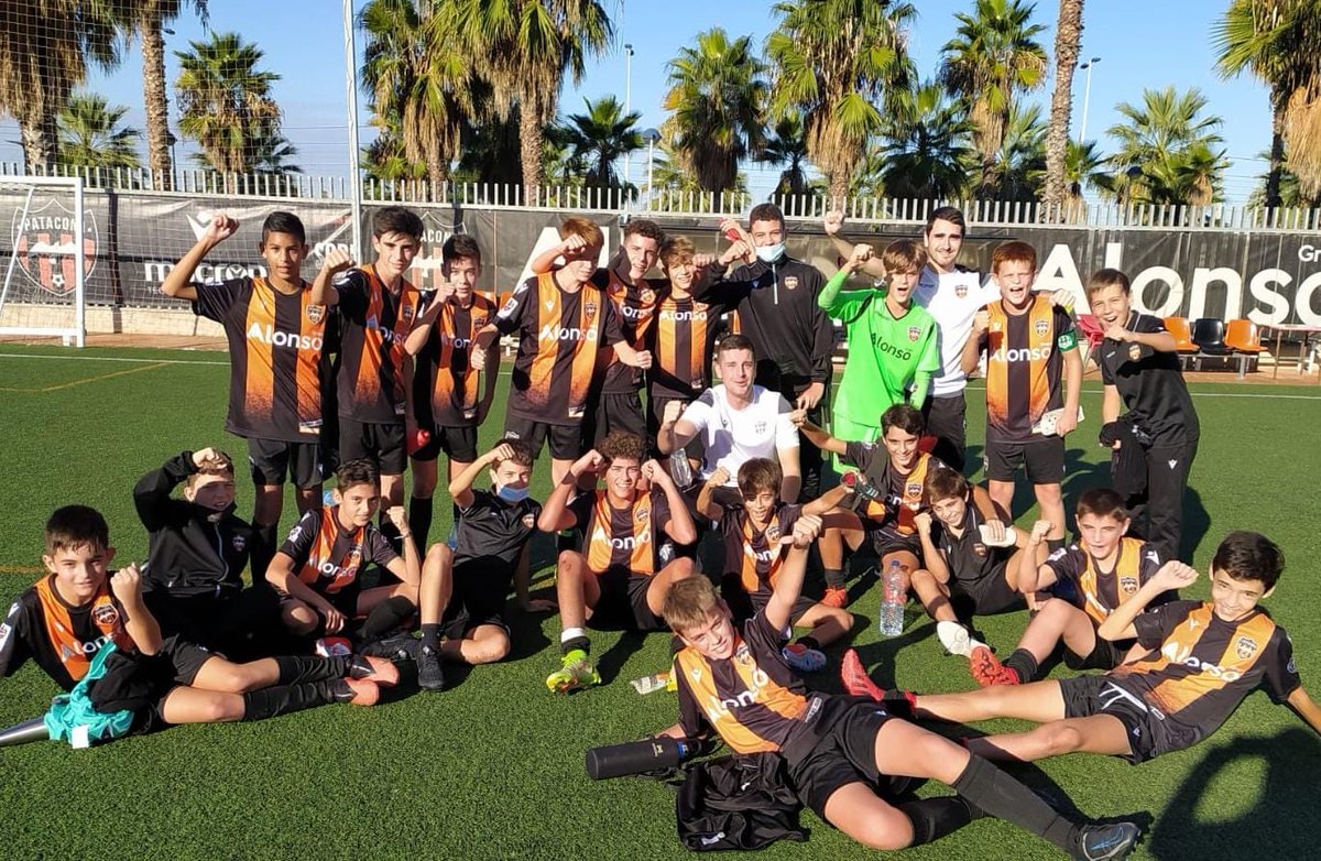Infantil "B" 1-0 CD Canet "A"

3ª victoria consecutiva de la temporada que conseguimos en un partido muy complicado.
Desaprovechamos varias ocasiones para ampliar el resultado pero gracias a que competimos a un altísimo nivel defensivo pudimos conseguir los 3 puntos.
⚽ Jaume