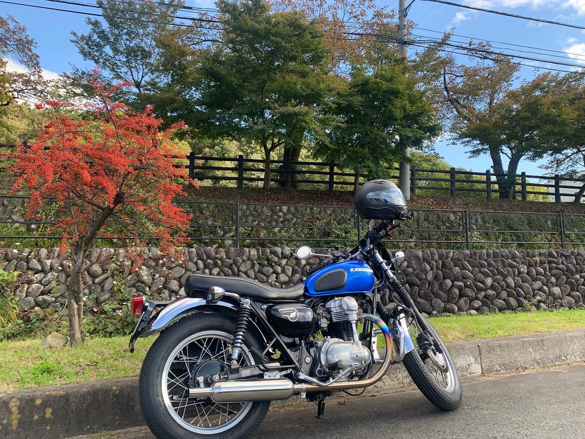 gongon5600's tweet photo. タイヤをe270に変えて慣らしツーリングに行ってきました。まだ、紅葉は早かったかな🍁
#w400 ＃水上 #シンコー #e270 https://t.co/ecMkK5386W