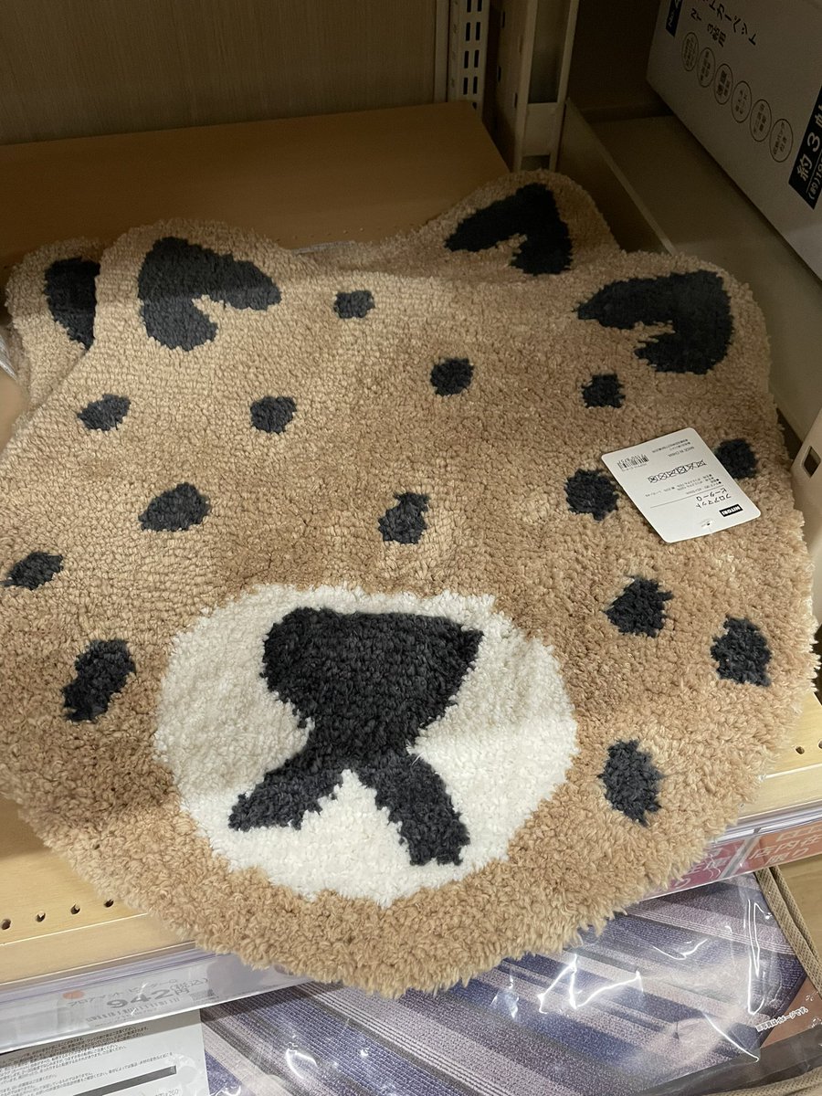 Q_cv_cB's tweet photo. ニトリのフロアマット、正解の顔がわからないな https://t.co/eXlE7YHG0t