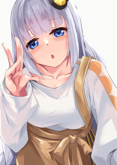 眼鏡と帽子がないと子どもっぽく見えるかも? 