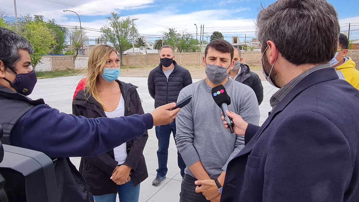 Conversando con los medios minutos antes de entrar a #Votar.
Con @AlejandraNqnOk estamos orgullosos de lo que hicimos hasta acá.