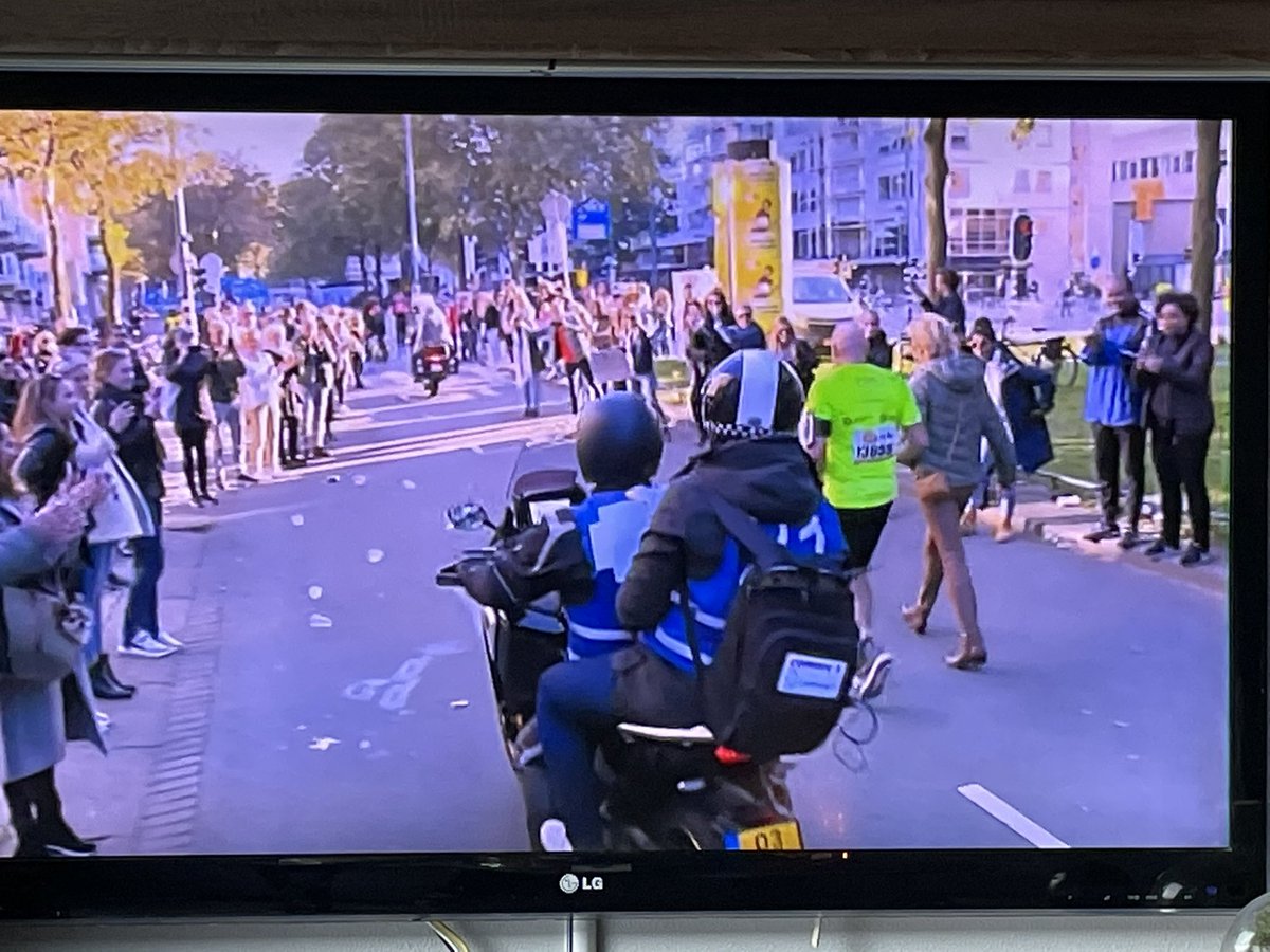 De laatste lopert.. wat een topper #demooiste #NNMarathonRotterdam