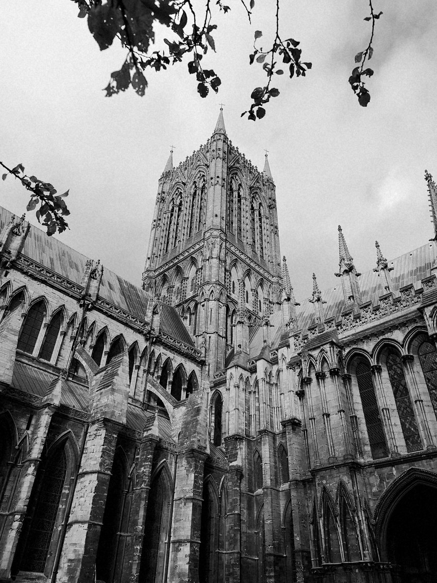 Lifethroughale5's tweet photo. #Lincoln #Lincolnshire #cathedral #blackandwhitephotography https://t.co/FMK949D2Pw