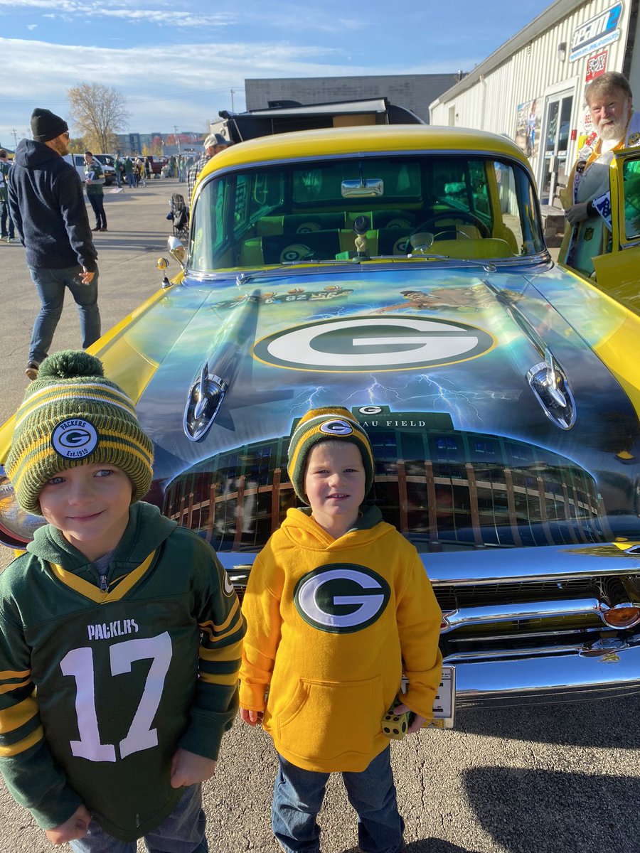 aarichards2014's tweet photo. Boys first Packer game! #GoPackGo  #GreenBay #Packers @packers #familytraditions https://t.co/E25az7nRhj
