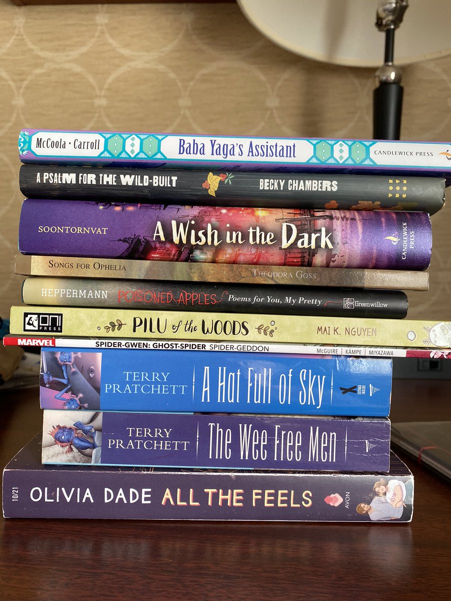 AlyshondraM's tweet photo. I’m told there is a traditional “last day of @sirens_con” game called “fit all your new books into your suitcase” 

I look forward to seeing how I score https://t.co/dN2hxVGkZN