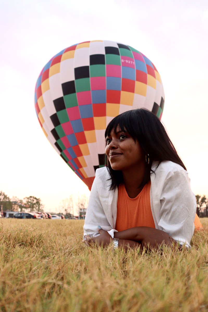 JongaNombulelo's tweet photo. Every sunset brings the promise of a new dawn 🌅

#sunset
#hotairballoon 
#travel
#China
#expatlife
#guillin https://t.co/0NZsbHewkR