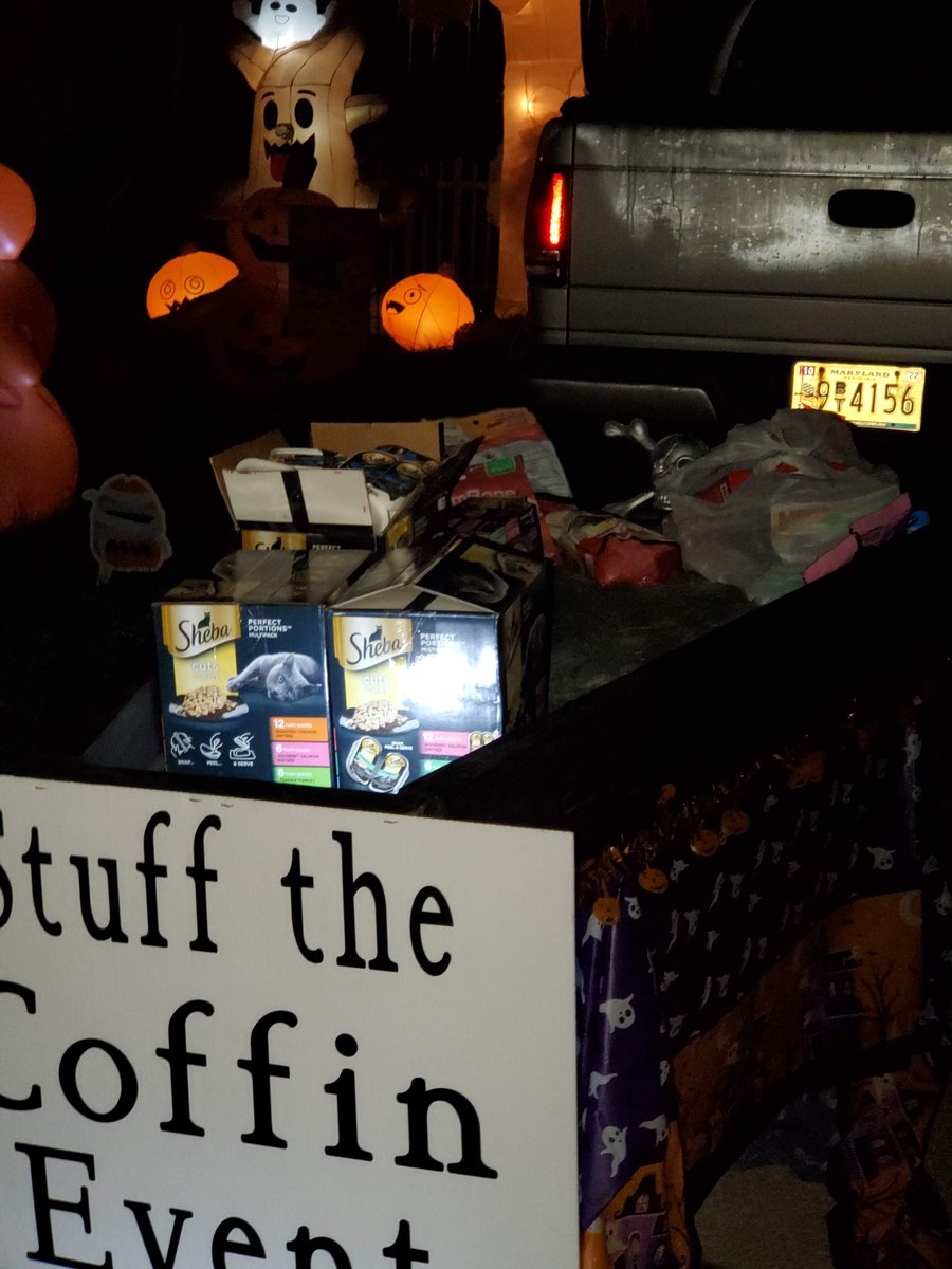 AlWoltz's tweet photo. Haunted area non-profit supporting "Pitties and Purrs" @holidayhomeontaunton https://t.co/RuTla56CpF