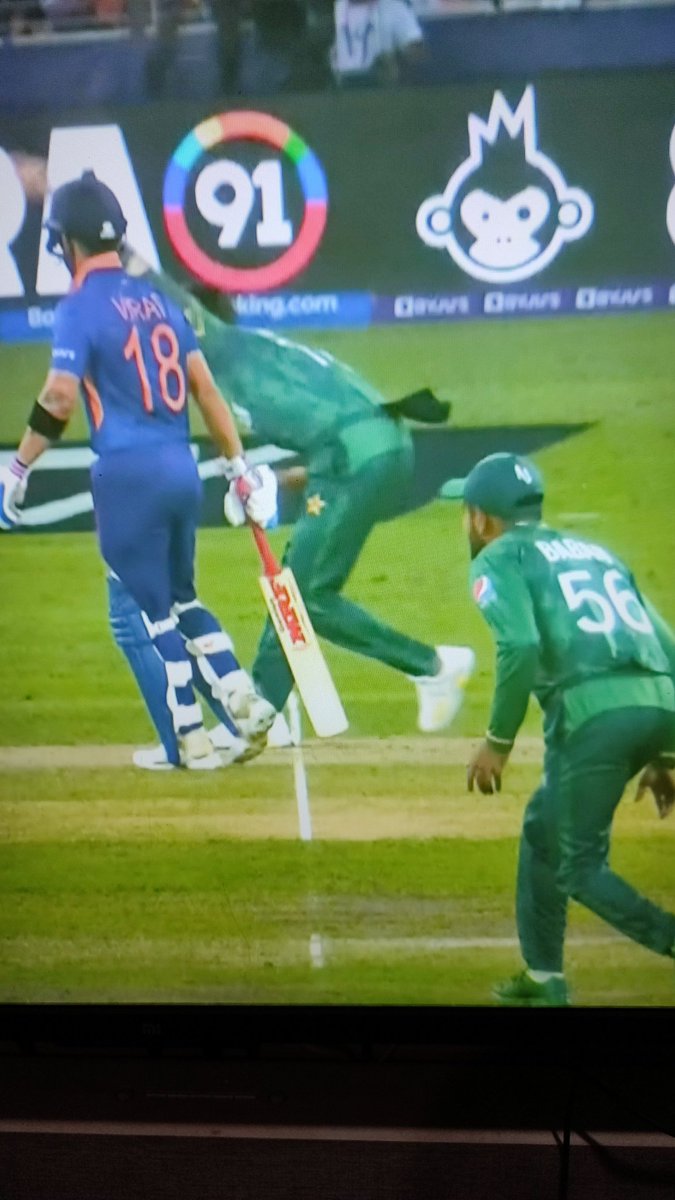 imankit012's tweet photo. Why nobody is taking about this
This was a no ball 😡

#KLRahul https://t.co/X61Uf9TFKJ