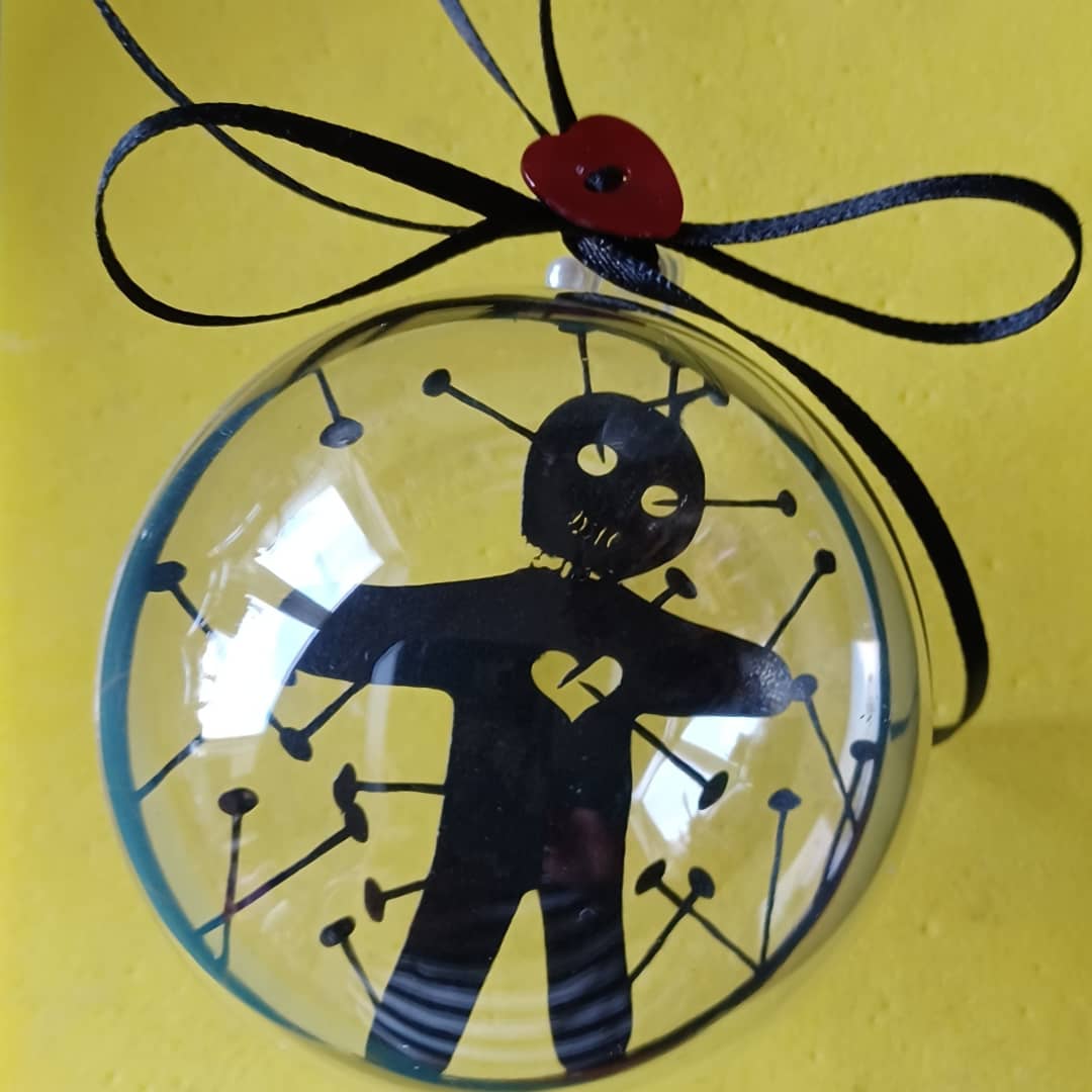 PaperJackdaw's tweet photo. Getting ready for #whitbygothicweekend with these fab new voodoo doll paper cut baubles!
We are trading at from the leisure centre this Fri, Sat & Sunday
Pop in & say hi ๐ฆ
#whitbygothweekend
#halloweendecor
#halloween
#gothicchristmas
#bizarrebazaar
#christmasdecorations https://t.co/VyVyXqUiXX