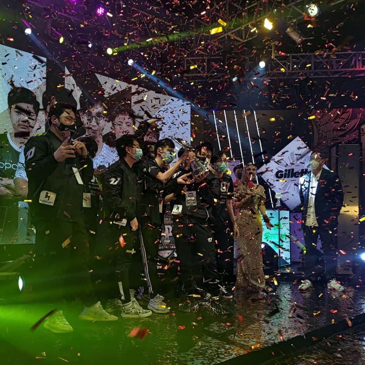 SunshineTayyy's tweet photo. Champions. 🖤🤍

#BlacklistMLBB #BreakTheCode #ProtectTheCrown #MPLPHS8 https://t.co/3v1H8KfN3w