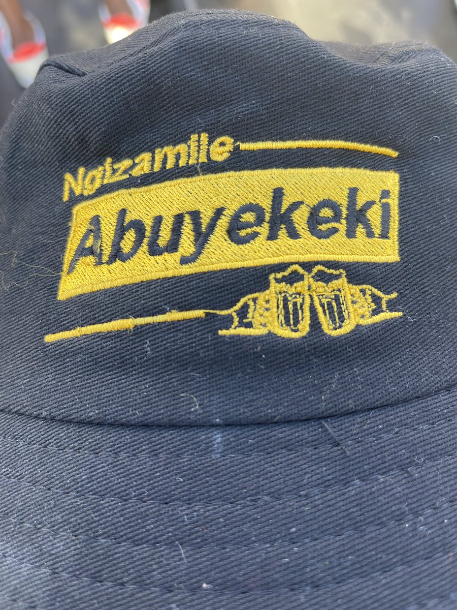 _Bonga's tweet photo. Bought this bucket hat kwa Mai Mai earlier today and I might be wearing it throughout this whole festive 😂 https://t.co/ju2Sqv76gQ