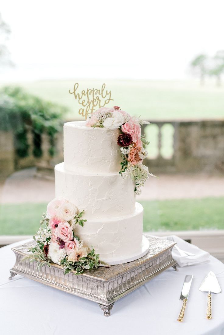 GladiolusEnt's tweet photo. @ciyuvia @GladioSub @ruendjun @itzjullia @SUB48GROUPRP @haechanigiri @zhuongchenle Sekarang, mari kita persilakan pengantin kita untuk berdiri di depan kue, karena kita akan menyaksikan "Cutting Cake" Bersama, silakan Juna dan Yupi

@ruendjun &amp; @ciyuvia 
#PernikahanCiyuviaJuna

ㅡ Hui https://t.co/iRbeBxtJR3