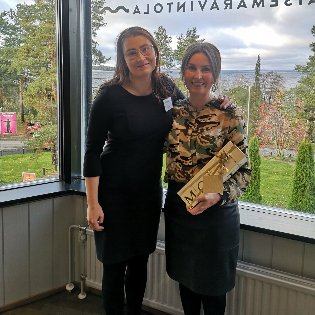 #vuodennuorimenestyjä -kisan finaali järjestettiin eilen <a href="/Fin_youth_forum/">Finland Youth Forum</a> tapahtuman yhteydessä. Paikalla jännittämässä olivat myös PYNKK:n finalisti <a href="/Eeva_Kalli/">Eeva Kalli</a> ja hakemuksen kirjoittanut <a href="/aino_kuntsi/">Aino Kuntsi</a>. Onnea kaikille huikeille finalisteille! ❤️🥂 #toypsuomi #huomisenjohtajuus