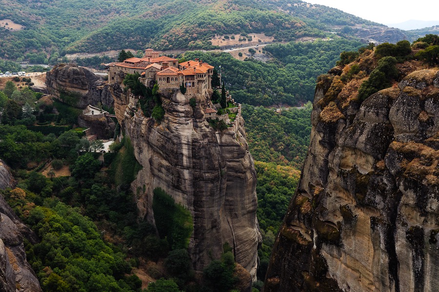 VagamundosViaje's tweet photo. San Nicolás, Roussanou, Varlaam, Gran Meteoro, Santísima Trinidad y San Esteban son los 6 monasterios "suspendidos del cielo" que puedes visitar en #Metora Toda la info para ello en nuestro post
https://t.co/gh3FHUVcns https://t.co/oIdHBcBXKP