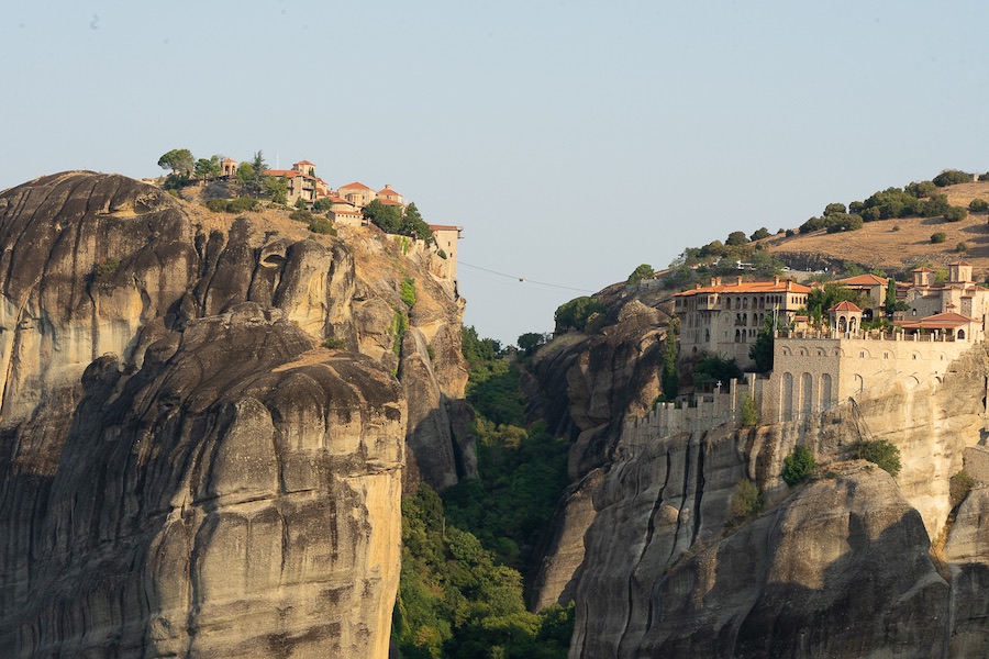 VagamundosViaje's tweet photo. San Nicolás, Roussanou, Varlaam, Gran Meteoro, Santísima Trinidad y San Esteban son los 6 monasterios "suspendidos del cielo" que puedes visitar en #Metora Toda la info para ello en nuestro post
https://t.co/gh3FHUVcns https://t.co/oIdHBcBXKP