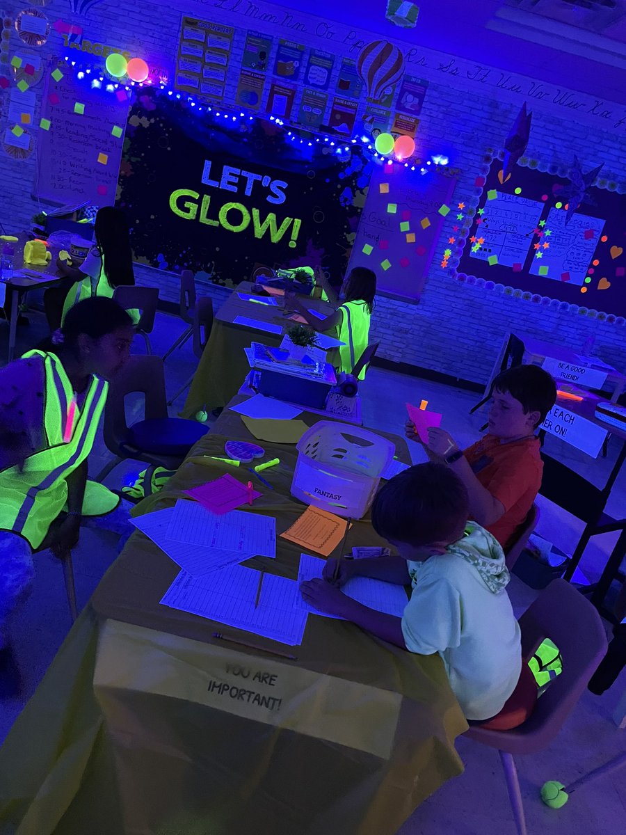 oubiancos's tweet photo. We Rocked our School this week with Glow Day in 3rd. I love the excitement of our students getting to experience this and former students as they walk by and exclaim “Glow Day- I loved Glow Day” #EthridgeES #thankfulin3rd https://t.co/j4Y7hys6Lb