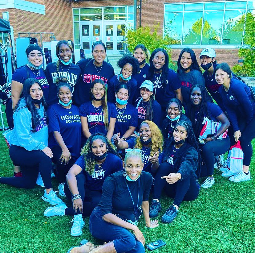 Van Ness Elementary School PTO (@vannesspto) on Twitter photo When pro athletes run your #fallfestival games, everybody wins 🤸🏽♀️
Van Ness Head of School Cynthia Robinson-Rivers and <a href="/HUBisonSoftball/">Howard Bison Softball</a> taking a breath in between apple cider, the electric slide, and rubber ducky derby
🐤🏇🏽☀️❤️ When pro athletes run your #fallfestival games, everybody wins 🤸🏽♀️
Van Ness Head of School Cynthia Robinson-Rivers and <a href="/HUBisonSoftball/">Howard Bison Softball</a> taking a breath in between apple cider, the electric slide, and rubber ducky derby
🐤🏇🏽☀️❤️