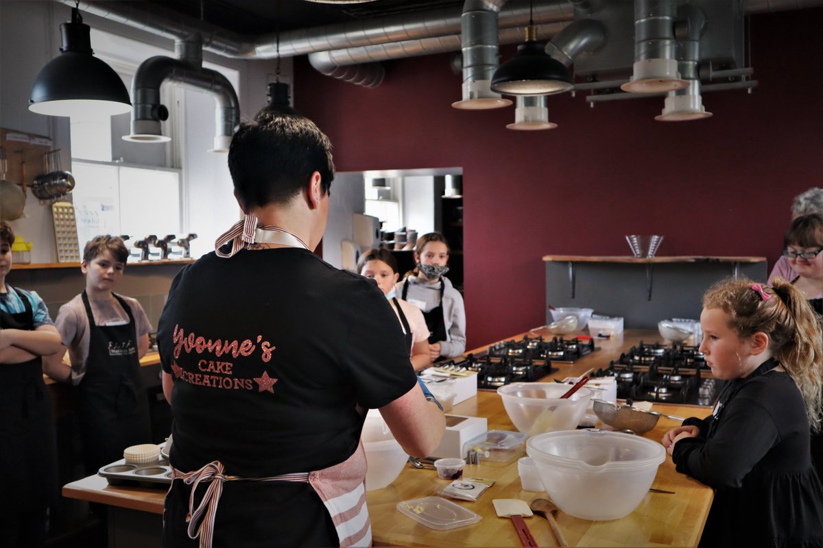 Yvonne's Cake Creations is currently hosting a cupcake workshop in Station House Cookery School 🧁 Using fresh jam from today's producer's market, we hope some get left behind 😍
#KirkcudbrightFoodFestival