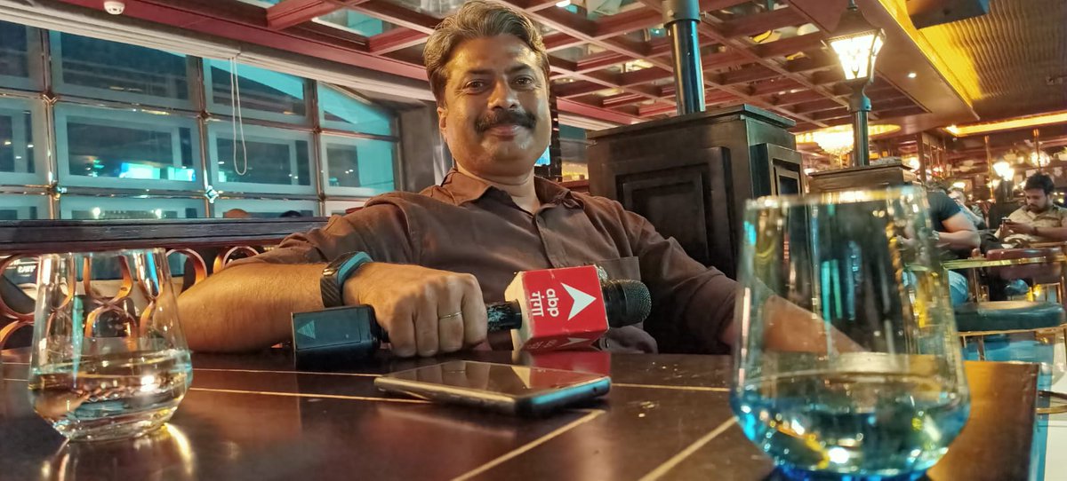 meevkt's tweet photo. विभूतिखण्ड की समिट बिल्डिंग... 'ब्लैक ब्रयु' से भारत पाकिस्तान T20 लाइव कवरेज...

#blackbrew #summitbuilding #indiaVsPakistan #India #IndianCricketTeam https://t.co/rPclMqpndG