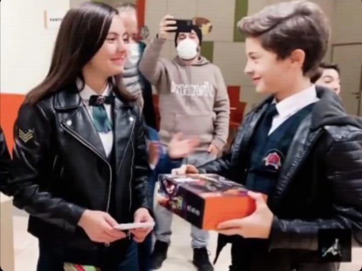 Birbirlerine bakıp gülümsemeleri..
#asis #çağtu