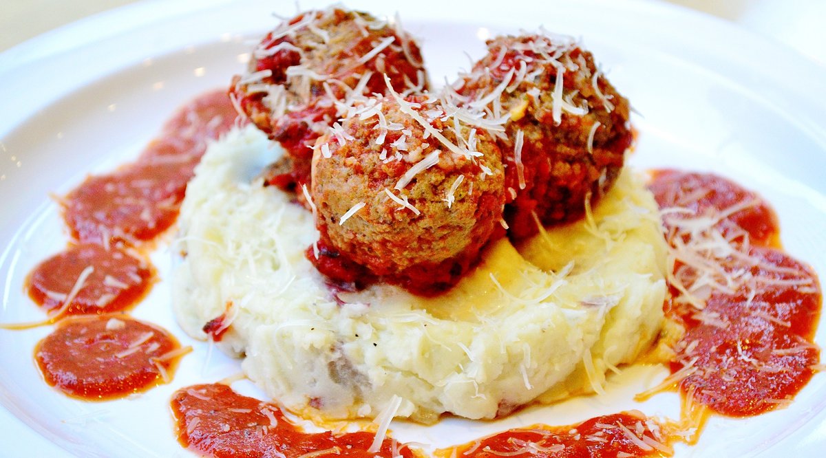 CafeDeBoston's tweet photo. Meatballs with mashed potatoes and tomato sauce.
https://t.co/4WtYNN36E7

#meatballs #foodporn #food #foodie #instafood #mashedpotato  #foodstagram #foodphotography #dinner #yummy #foodblogger #italianfood #delicious #meat #foodlover #foodgasm #meatball #foodies https://t.co/t59Y2Mj5il