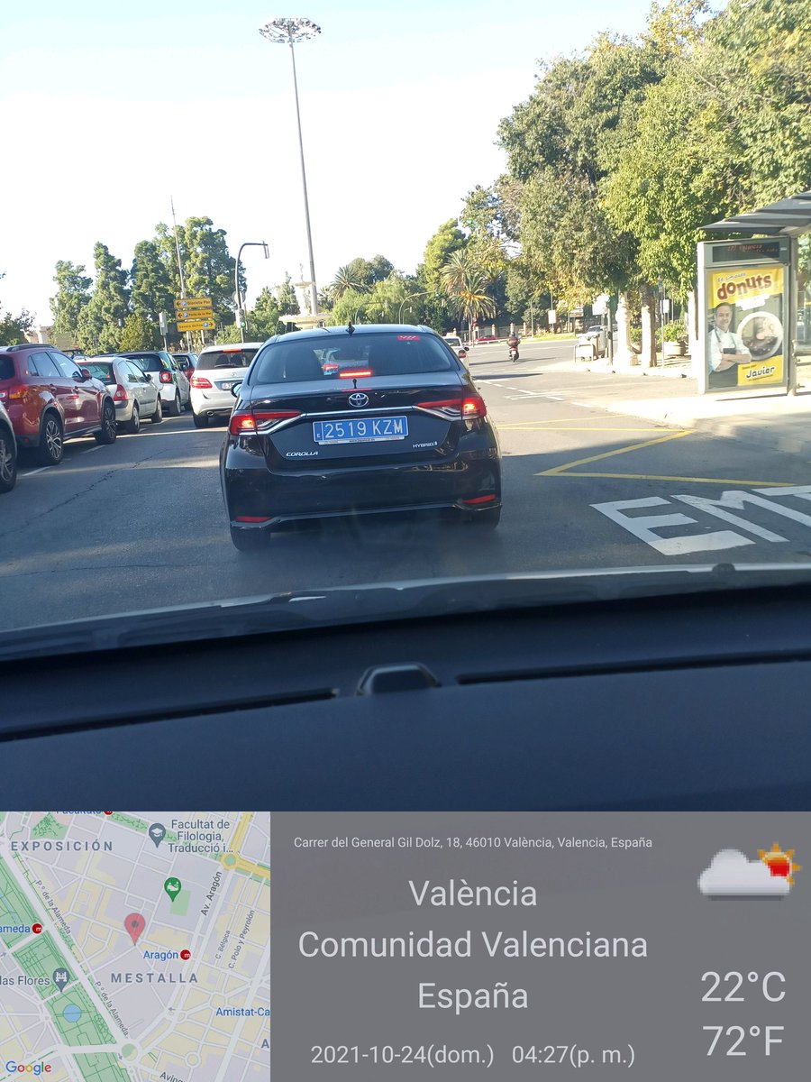 CaracolValencia's tweet photo. Está #VtcNoEsTaxi de #Madrid trabajando unos cuantos días en #Valencia cuando la controlan? Que hace falta para la #webcontrol ? Se ve el escudo de Madrid igual es hasta falso??? https://t.co/zL8HSRZJGV