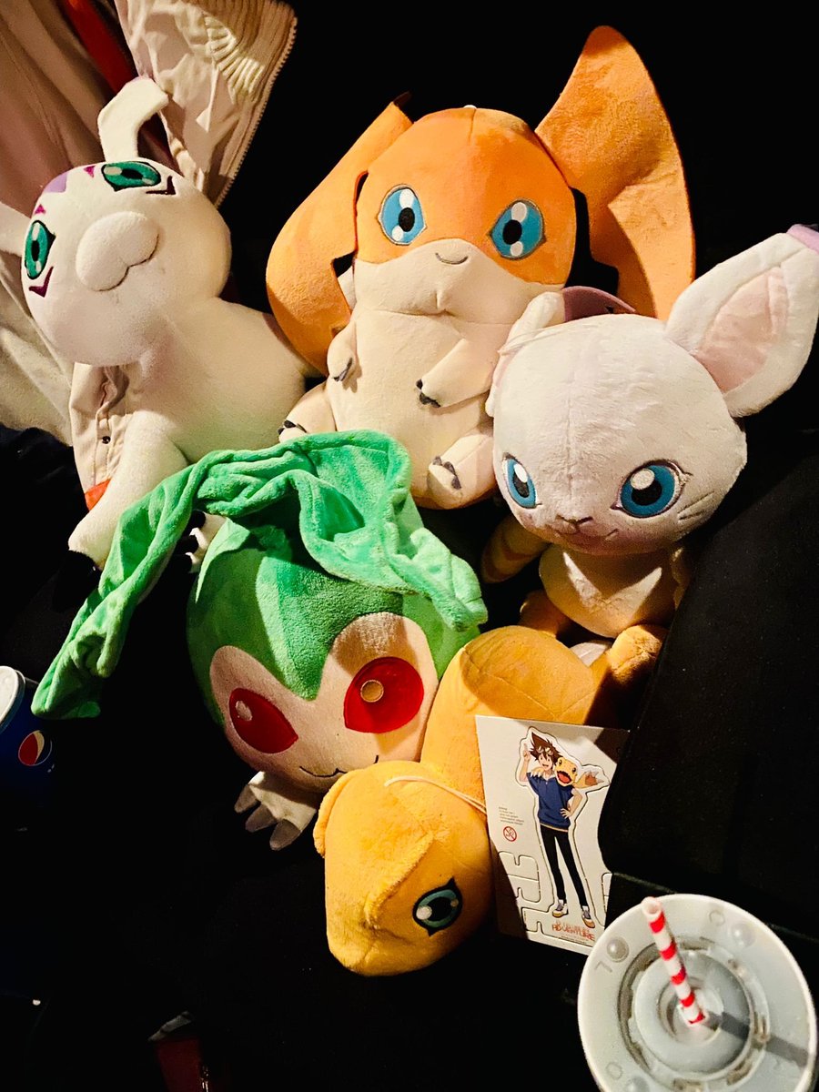 killerkitty2611's tweet photo. @KSMAnime 
#wirwerdenfürimmerzusammensein
WIR FREUEN UNS AUF DEN FILM 🤩💖😃
@simialoha und meine Digimon sind auch mitdabei und wir haben die Aufsteller bekommen 🥰😁
#digimonadventure https://t.co/Mum95fA0cy