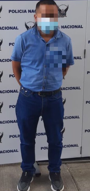 PoliciaEcuador's tweet photo. CERO IMPUNIDAD 🔴

Aprehendimos a un ciudadano, presunto responsable del delito de abuso sexual, en el sector de Puembo #DMQ.

👉🏻De inmediato fue puesto a órdenes de las autoridades correspondientes 

#SinTreguaAlDelito 
#RescateEcuador https://t.co/lGdt2WuyKS