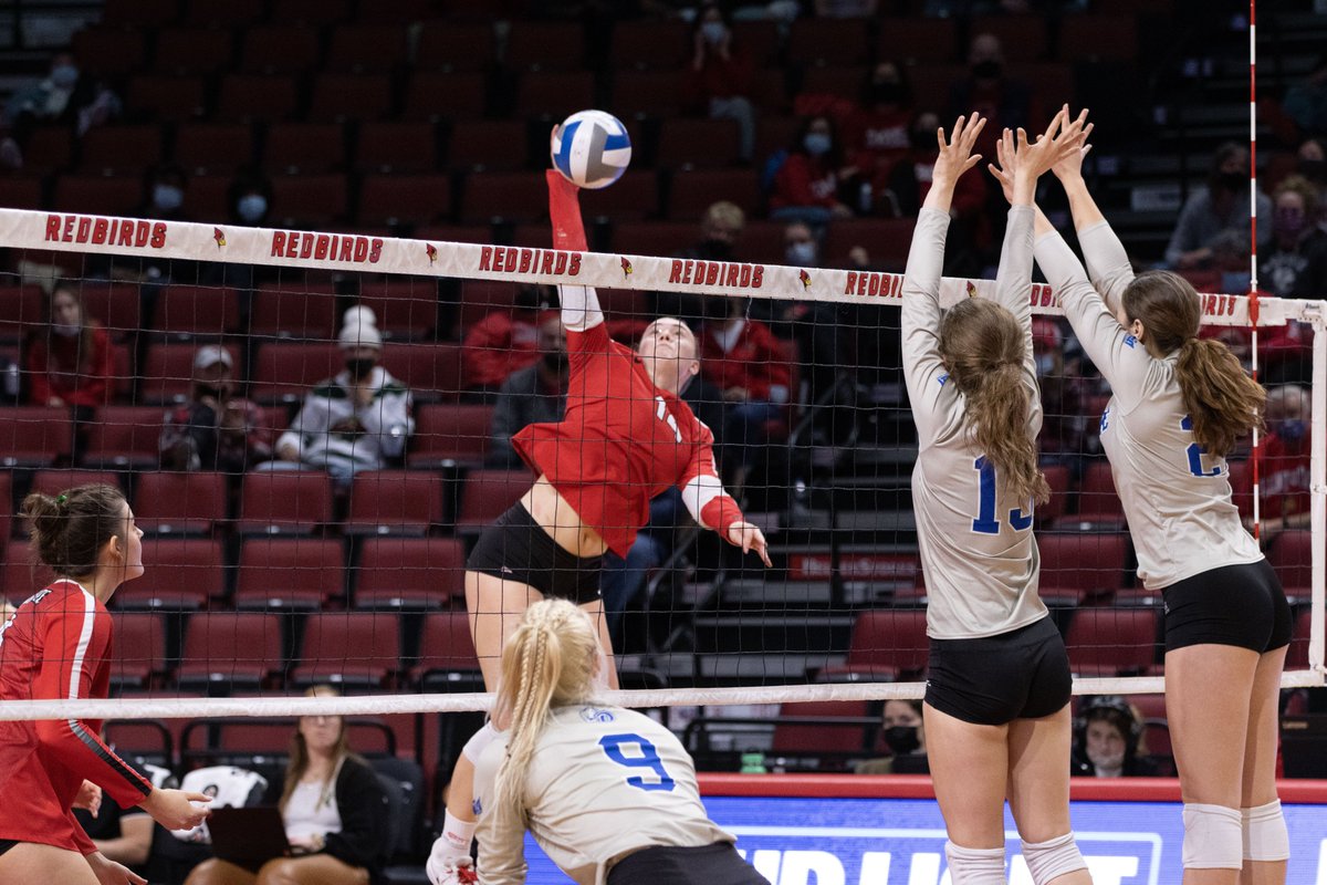 The_Vidette's tweet photo. .@RedbirdVB ends the weekend with another sweep after last night's three-set win against @DrakeVolleyball. Photos from #Vidette photographer @cmcmurray01📸
PHOTOS: https://t.co/eesCQUntap https://t.co/nekE4MjusL