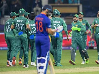 ArtofLiving's tweet photo. Please take deep breaths instead. 
-Sincerely, your nails 

#INDvPAK https://t.co/xxR6APqghY