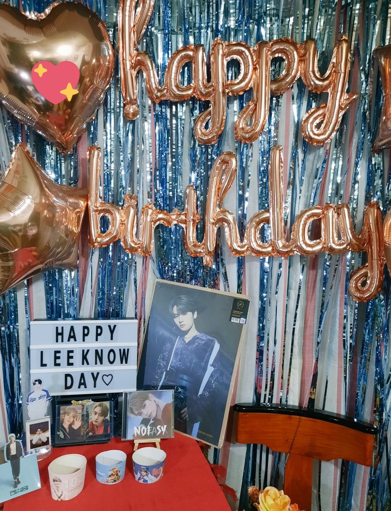 dawnmnho's tweet photo. having my own cupsleeve event at home, happy birthday to the best boy leeknow!!! 

 #StageGeniusLeeKnow
#우리집_큰고양이_리노_생일
#HappyLeeKnowDay https://t.co/HLRE3DlySO