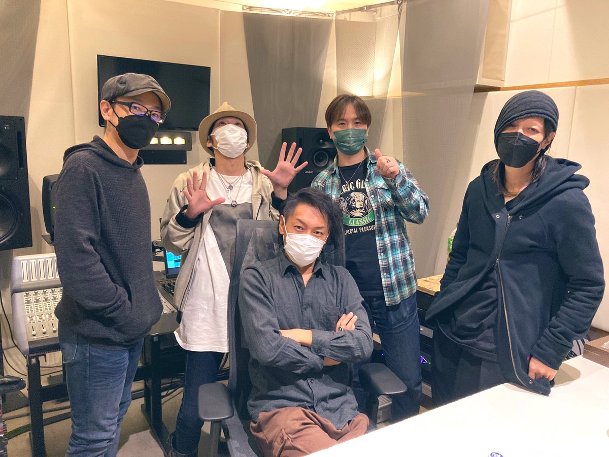 teruz5150's tweet photo. deadman、
リテイクベストアルバムの
Recording&amp;Mixが終了しました！
新たに息を吹き込まれた曲と
新たに生まれた新曲、聞き応えのあるアルバムです！
発売をお楽しみに。 https://t.co/17A90U1IKC