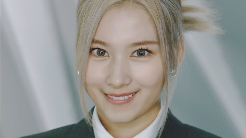 misanaarchives's tweet photo. The easiest way to know if you have fallen in love is to look into one’s eyes

#MINA #미나 #SANA #사나   #Misana
#트와이스  #Twice  @JYPETWICE https://t.co/sFX1bOUmU9