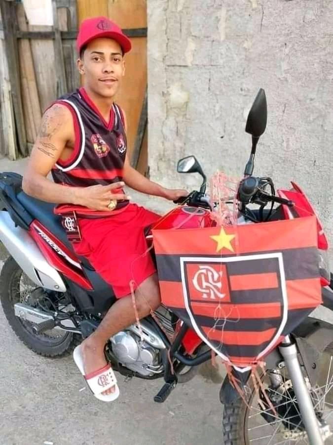 BH27__'s tweet photo. "Flamenguista some quando o time perde"

Eu saindo na rua hoje : https://t.co/gg3VOJR5lZ