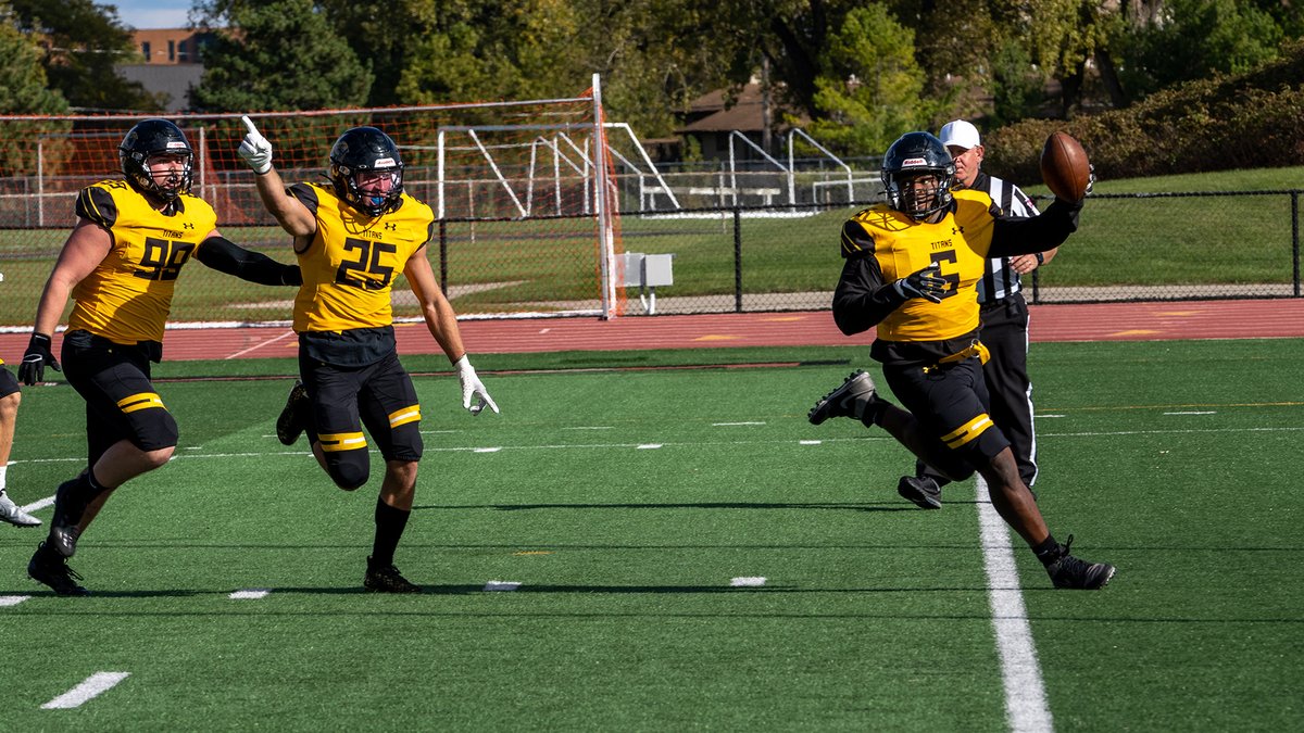 UWOshkoshTitans's tweet photo. ICYMI: Kobe Berghammer threw four of his career high five touchdown passes in the first quarter as nationally ranked @UWOFootball coasted to a 54-31 victory over UW-Eau Claire Saturday at J. J. Keller Field at Titan Stadium.

Recap: https://t.co/DuvdSYVqUl https://t.co/Bv2HkCE18q