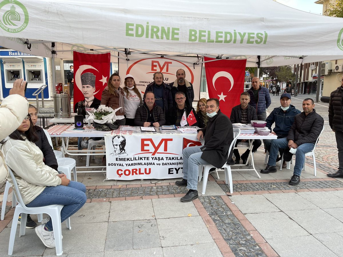 Emeklilikte Yaşa Takılanlar (EYT) bu gün Edirne Saraçlar caddemizde haklı taleplerini tekrar haykırdılar: Hakkımızı alana kadar mücadeleye devam..