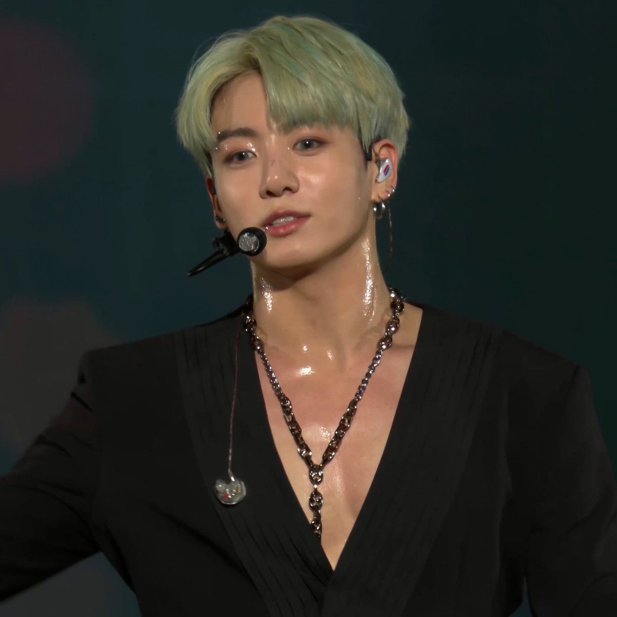 nirosle's tweet photo. mint yoongi beklerken mint jk gelmesi soku https://t.co/sE3ZZiJ5L5