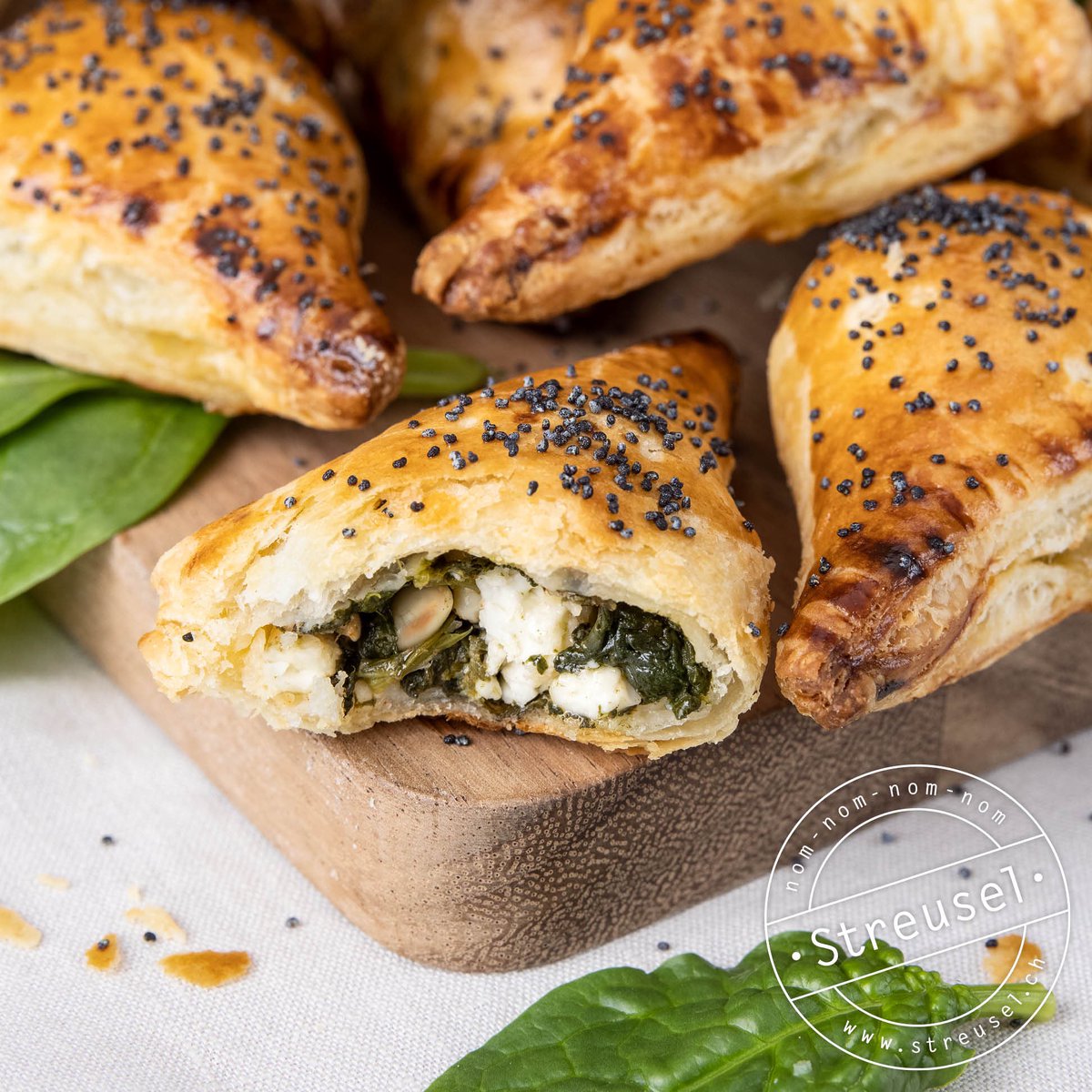 streuselCH's tweet photo. @karpi Menü heute Abend: leckere Spinat-Feta-Blätterteig-Ecken mit einem knackigen, frischen Salat.
Wer ist dabei?
Das Rezept gibts hier: https://t.co/vSPv7ReIJy
•
#streuselch #goodvibes https://t.co/JwCsBPffgs