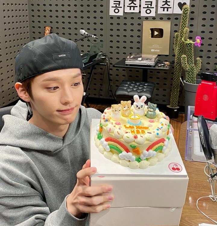 agatinhadominho's tweet photo. Monte seu look: especial para ir na festinha de aniversário do Lee Know — a thread 

#StageGeniusLeeKnow
#우리집_큰고양이_리노_생일
#HappyLeeKnowDay
@Stray_Kids https://t.co/WFbkT07scG