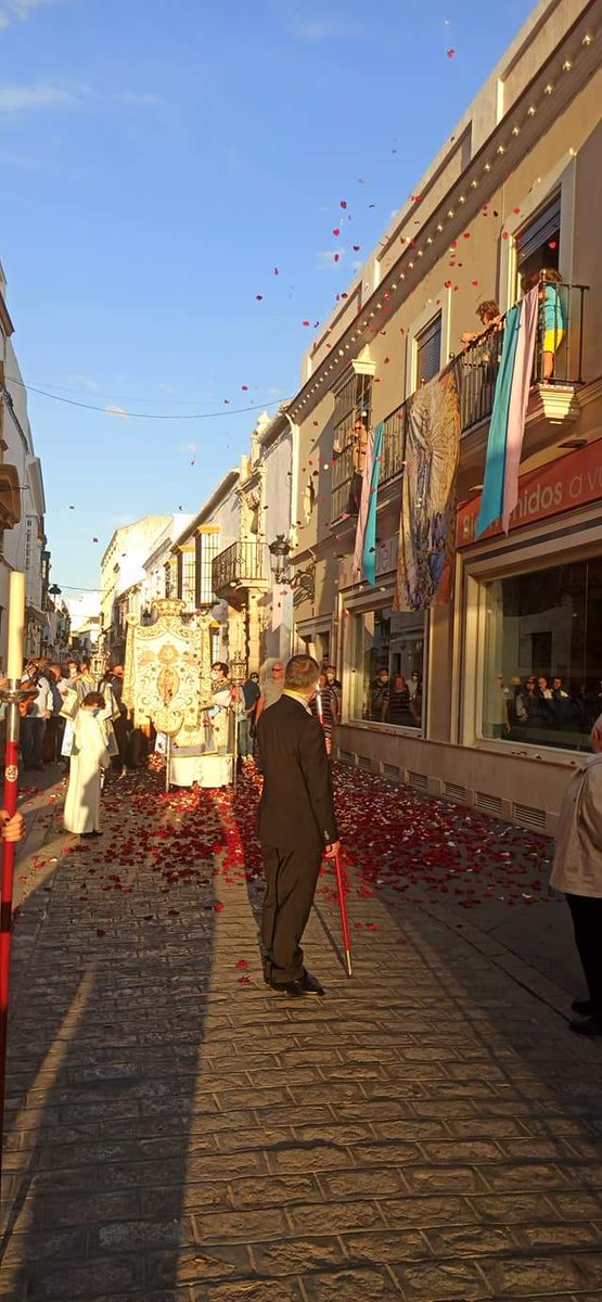 sscc_utrera's tweet photo. Nos unimos a las felicitaciones @adma_utrera por la celebración del Rosario vespertino en el día de ayer con motivo del 125 aniversario de la fundación de la Archicofradía. 

#enraizate #lossueñossehacenrealidad https://t.co/5cTwfN37zv