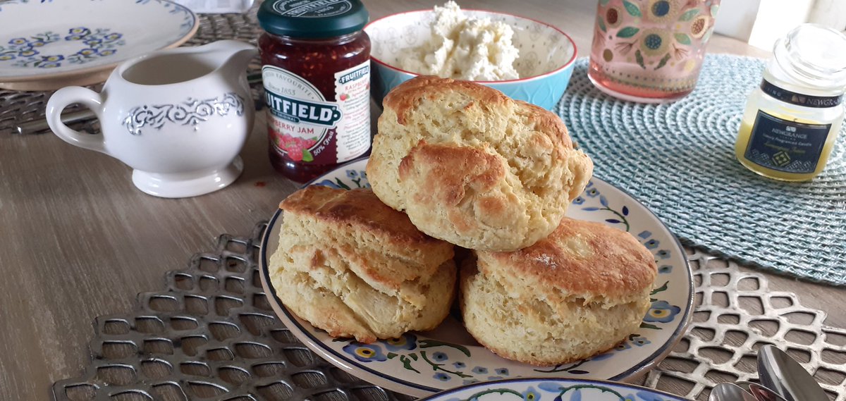 MaryRoa76476904's tweet photo. If nothing else, covid and lockdowns taught me how to make great scones. Not always perfect, but today I nailed afternoon tea! #afternoontea #irishbaking #bekind #begoodtoyourself  #treats https://t.co/npsgvVQ8wB