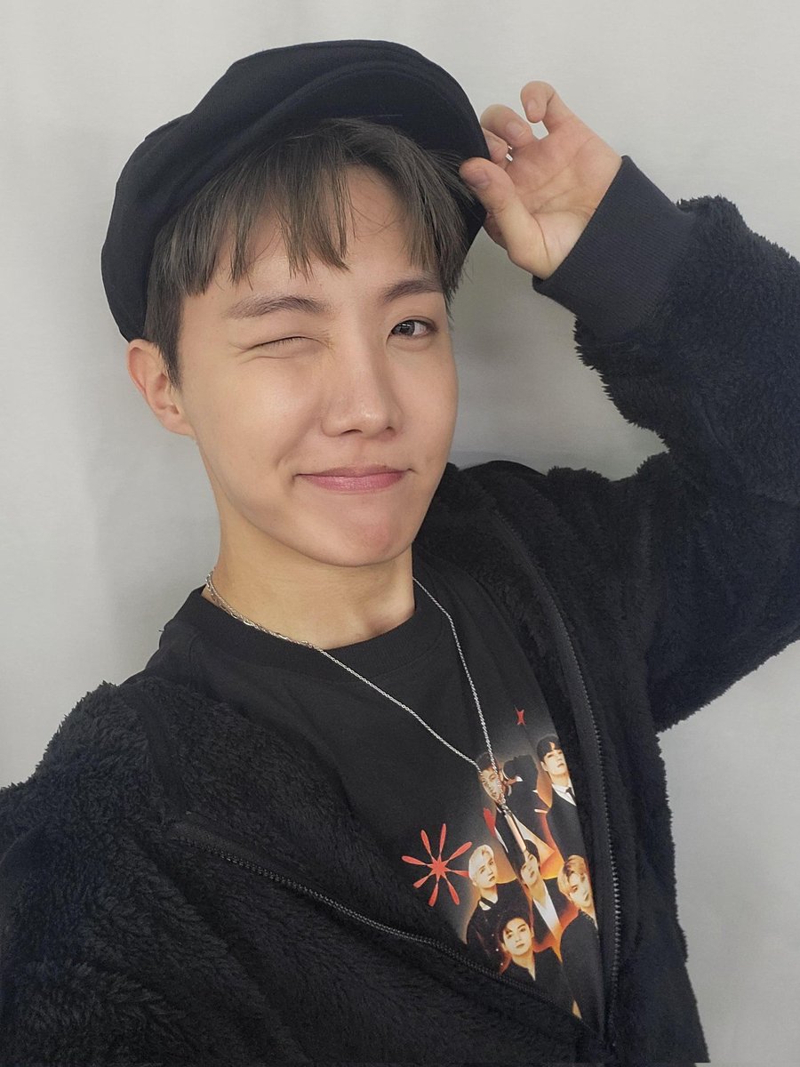 Hobi_CTS's tweet photo. The concert was so fun today😍🤩
Looking forward to meet army in person 😘💜 
Till then Fighting!!! 💜💜😚 https://t.co/sB8BPULcLJ