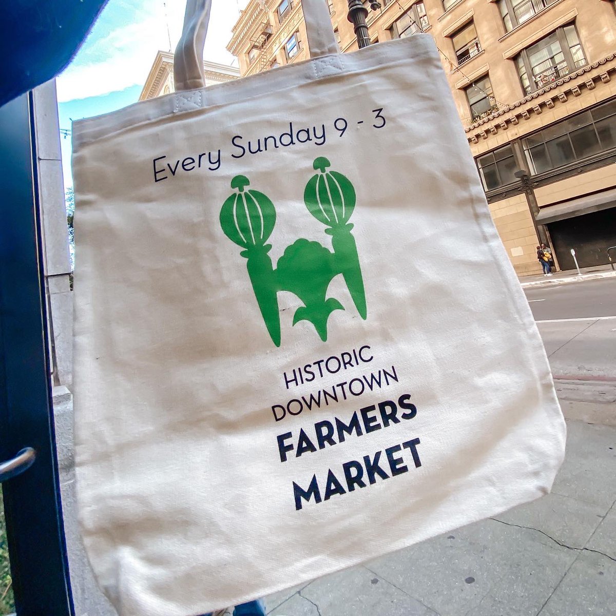 Get your local, seasonal fruits and veggies at the @dtlamarket today from 9a - 3pm! 🌽🍅🥬Also look for our new bags available for free for all shoppers at the Street Plus booth! #farmersmarketla #seasonalfood #supportlocal #seasonalproduce #dtla #historiccore