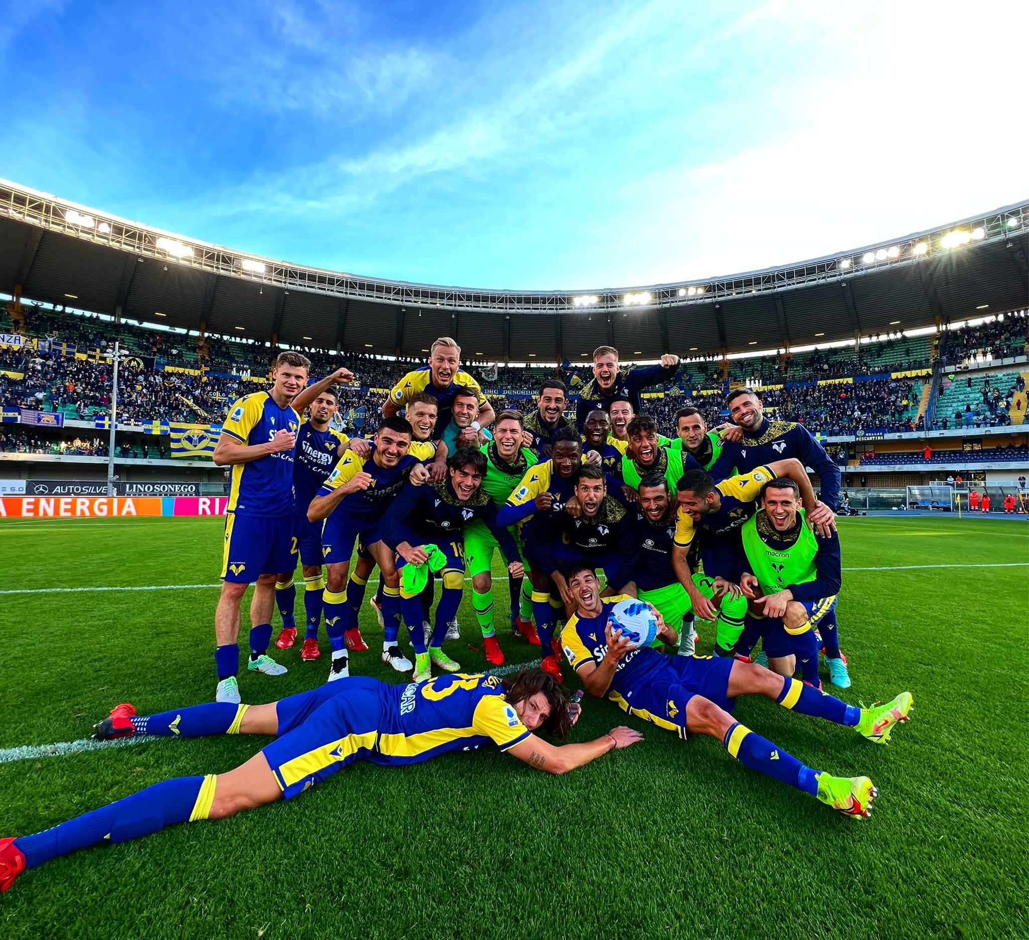 Hellas Verona players celebrating goal against Parma