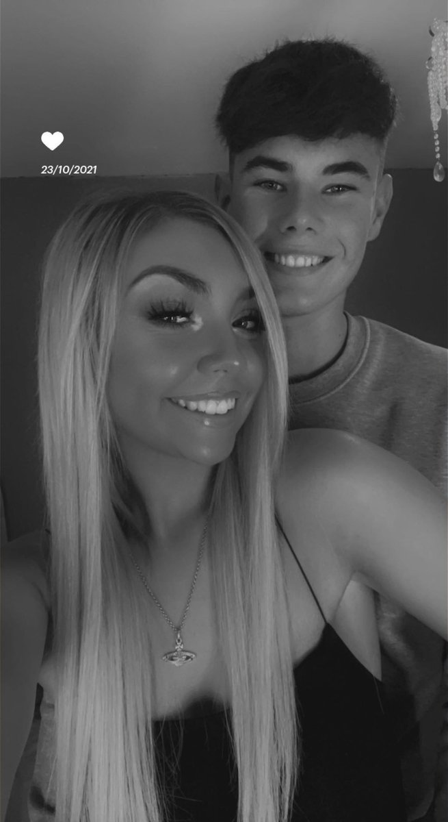 logan_mcleod_'s tweet photo. @charlotemcvicar happy birthday darling,your the best thing that has happened to me, I love u so much 🤍🤍 https://t.co/RhU7CuGfmg